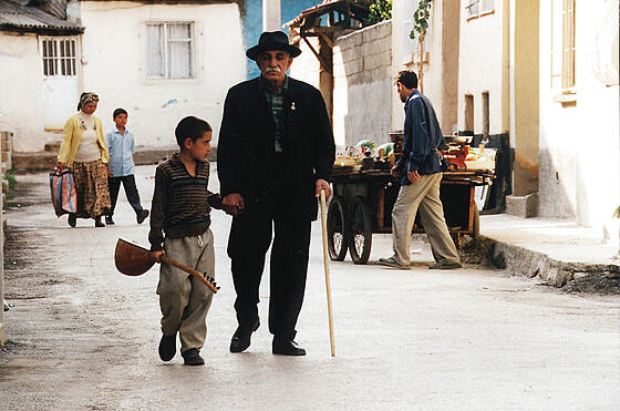 layout image (to proper size of the container)