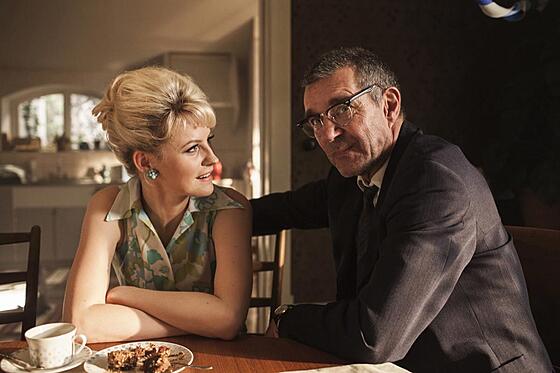 layout image (to proper size of the container)