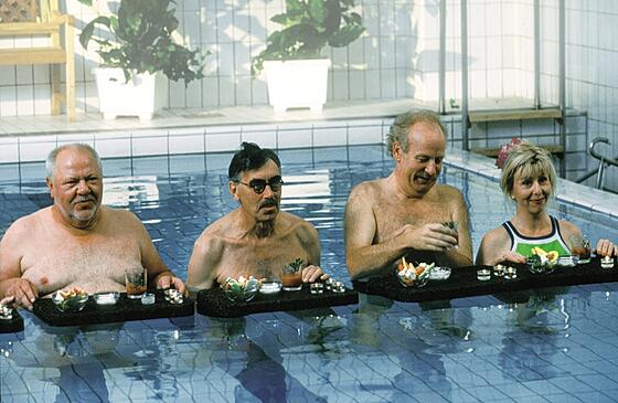 layout image (to proper size of the container)