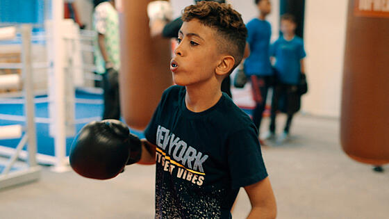 layout image (to proper size of the container)