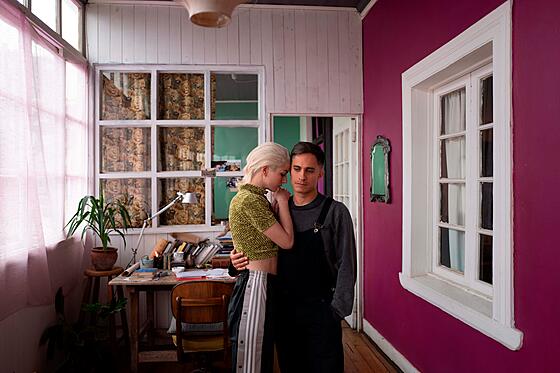 layout image (to proper size of the container)