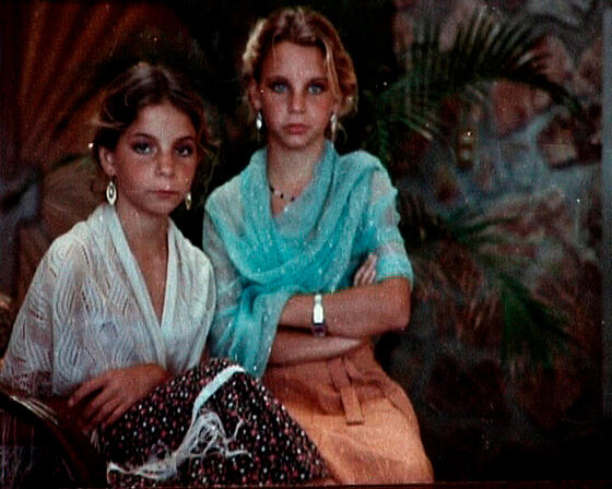 layout image (to proper size of the container)