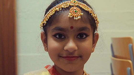 layout image (to proper size of the container)