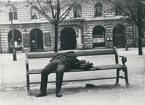 layout image (to proper size of the container)