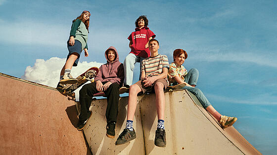 layout image (to proper size of the container)