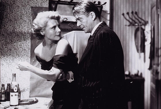 layout image (to proper size of the container)